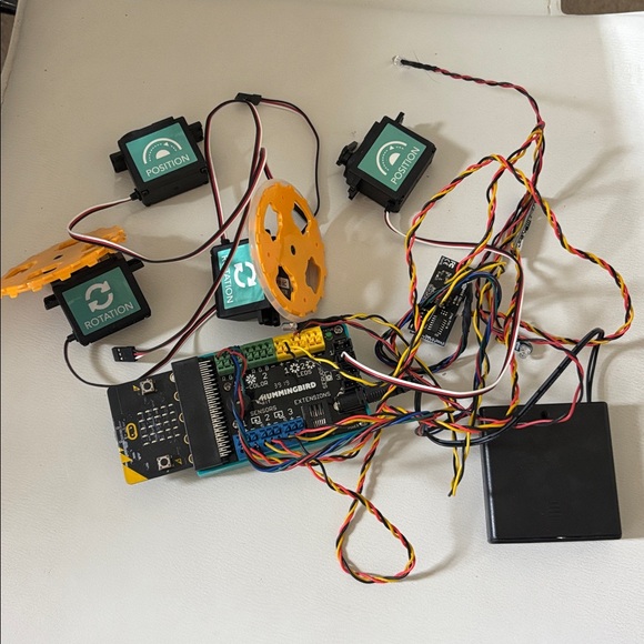 Birdbrain Techologiess | Other | Hummingbird Robotics Servo Motor Kit ...